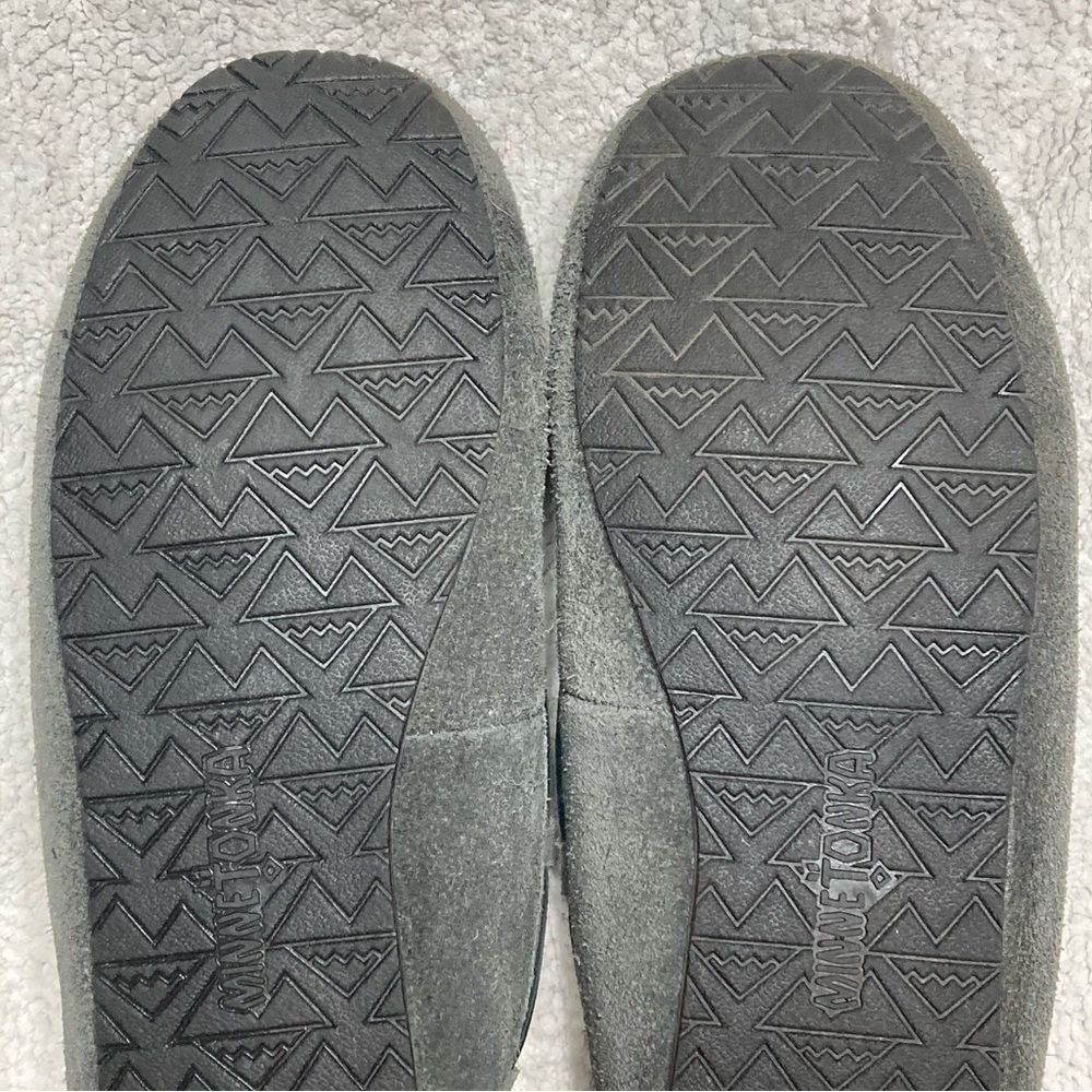 Minnetonka Womens Grey Suede Leather Faux Fur Lined Moccasins Shoes Size US 10 M - Picture 9 of 11